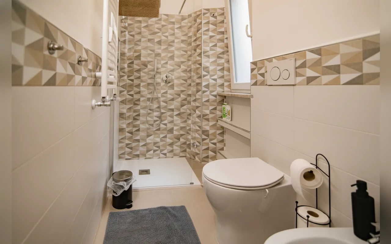 Camera con bagno privato — Gio's Apartment Roma, Roma (Lazio) (foto 37)